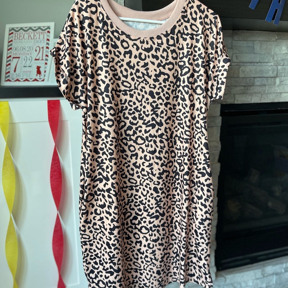 Cream and Black Mini Dress with Puff Sleeves and Crew Neck for Casual Wear